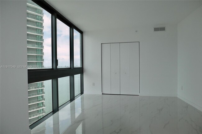 Building Photo - 650 NE 32nd St