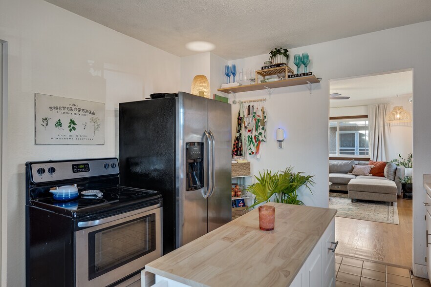 Building Photo - 2015 Wood St