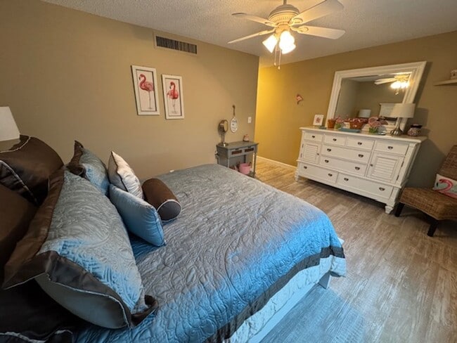 Building Photo - Furnished 2/2 Seasonal in Seven Lakes