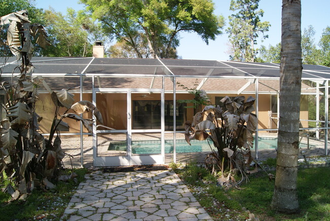 Building Photo - Beautiful Pool Home in River Country Estates