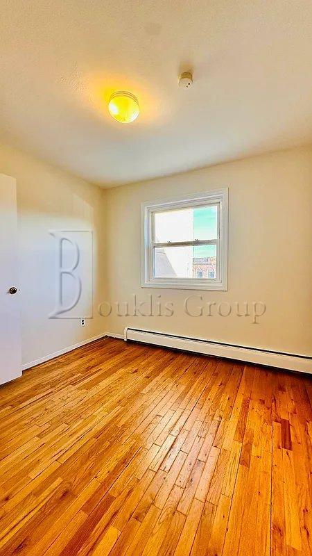 Building Photo - 3 bedroom in ASTORIA NY 11105