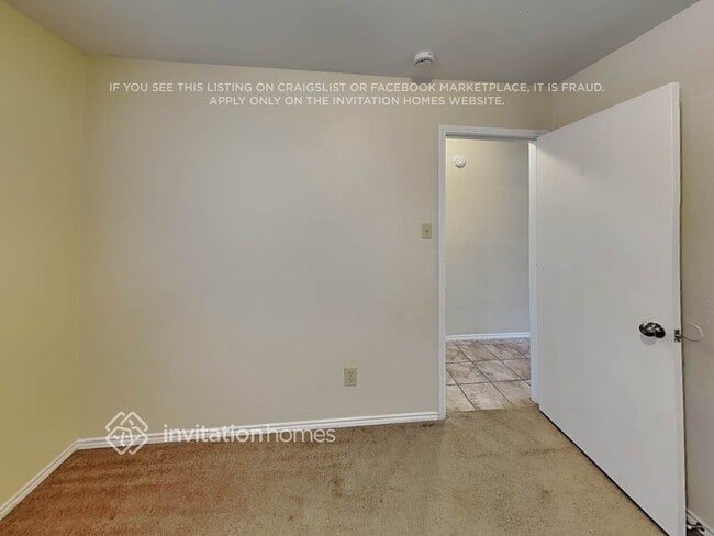 Building Photo - 1229 N Creek Dr