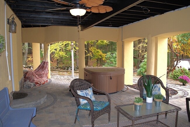 Building Photo - 85 Burlingame Rd