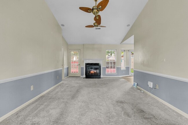 Building Photo - 182 Paddock Way