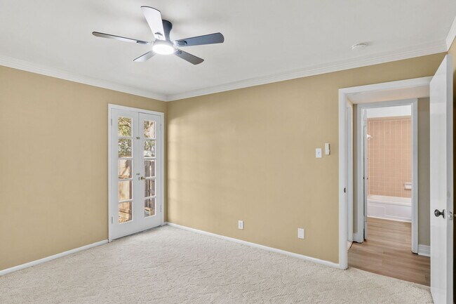 Building Photo - 8702 Village Dr