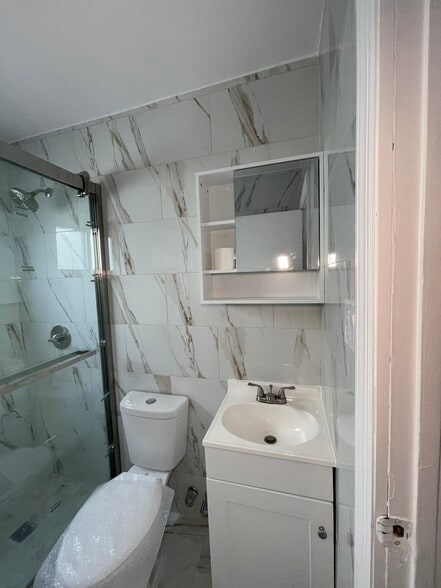 Building Photo - 134 Woodbine Ave