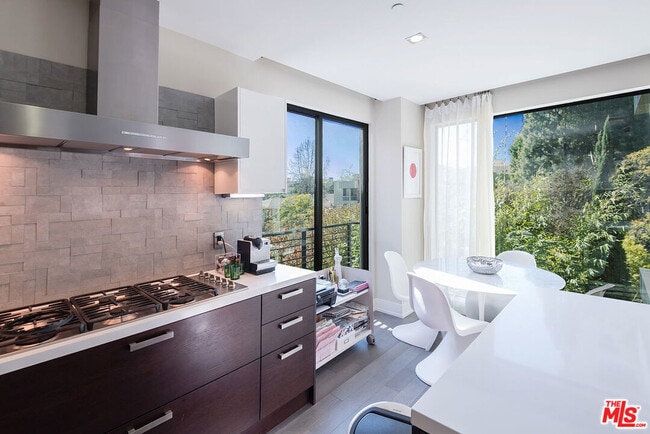 Building Photo - 432 N Oakhurst Dr