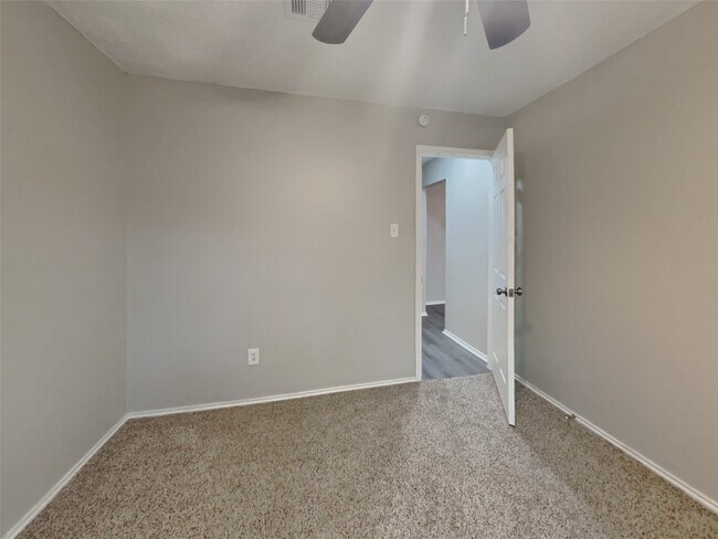 Building Photo - 15 S Drifting Leaf Ct