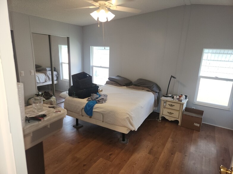 Master - 4699 SE Bywood Ter