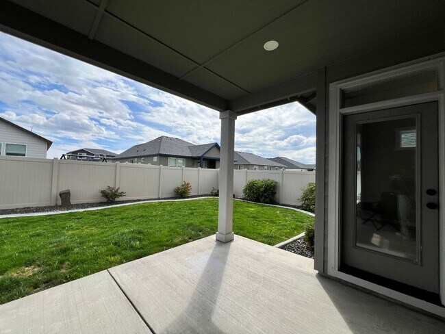 Building Photo - Newer Construction Home in Mae Valley!