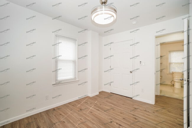 Building Photo - 2468 Meredith Dr