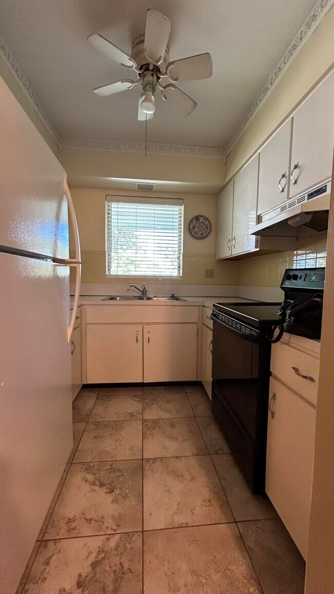 Building Photo - 3801 NE 22nd Terrace