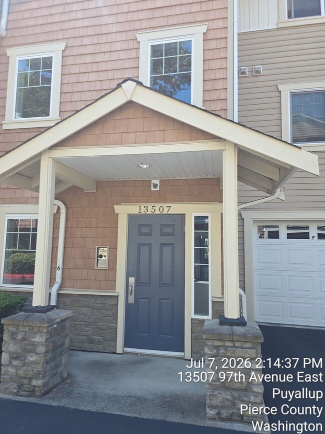 Building Photo - Trio Residences Puyallup condo - 2 bedroom, 2 bathroom with 2 car garage located in gated communi...