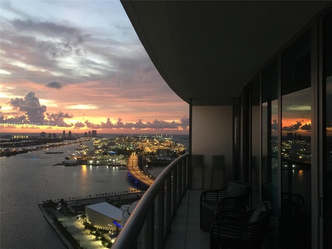 Building Photo - 888 Biscayne Blvd
