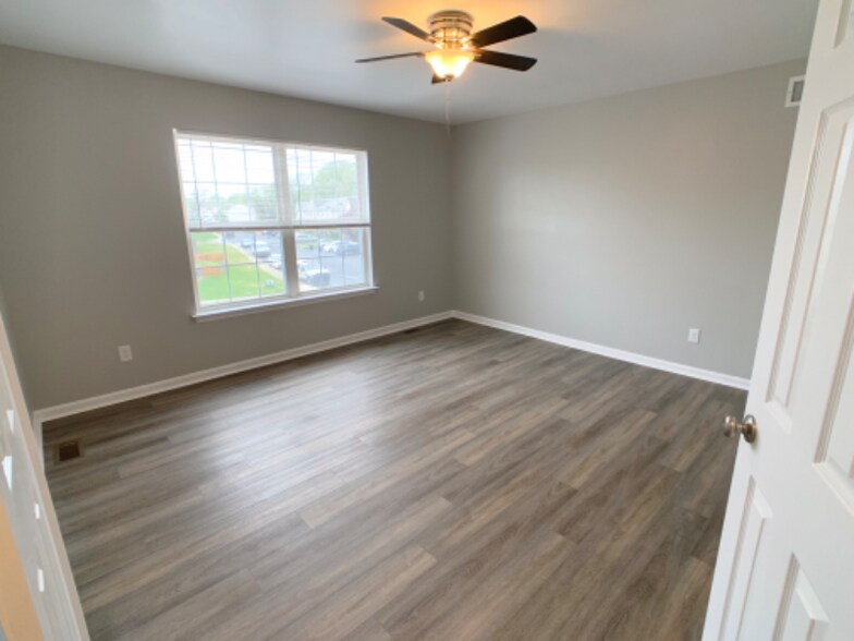 Building Photo - 424 N High St Ext