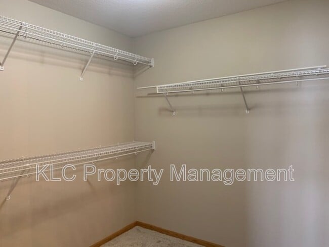 Building Photo - 15417 Ridgeview Dr