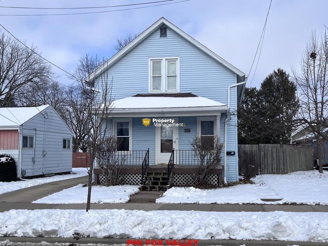 Building Photo - Family house with fenced in yard