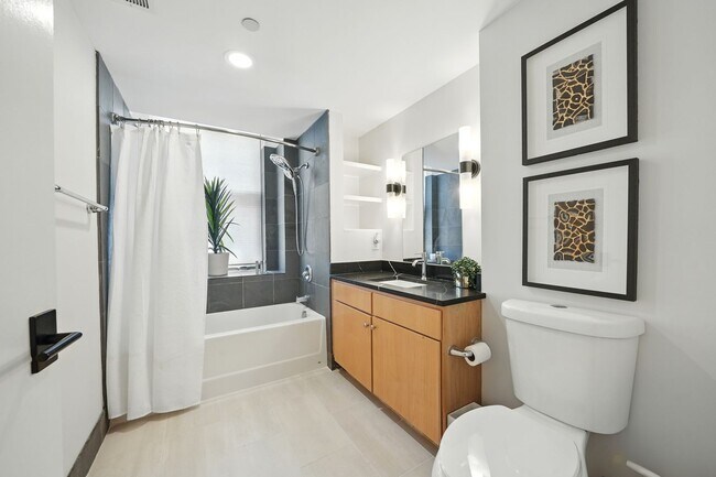 Building Photo - Upgraded Downtown Condo