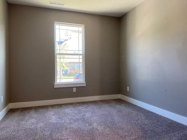 Building Photo - 8315 Glacier Ridge Dr