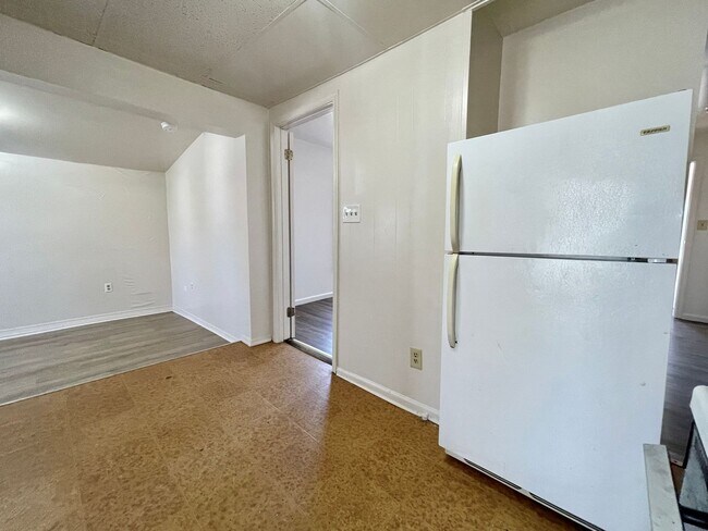 Building Photo - 328 D St