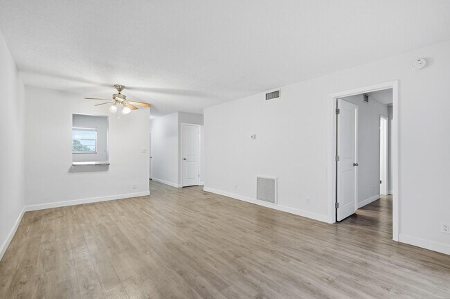 Building Photo - 1400 NE 57th St