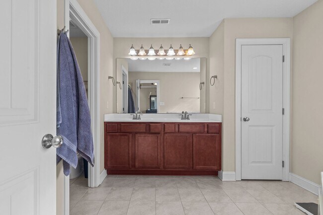 Building Photo - 3 Bedroom 2 Bathroom Home in Onslow Bay!