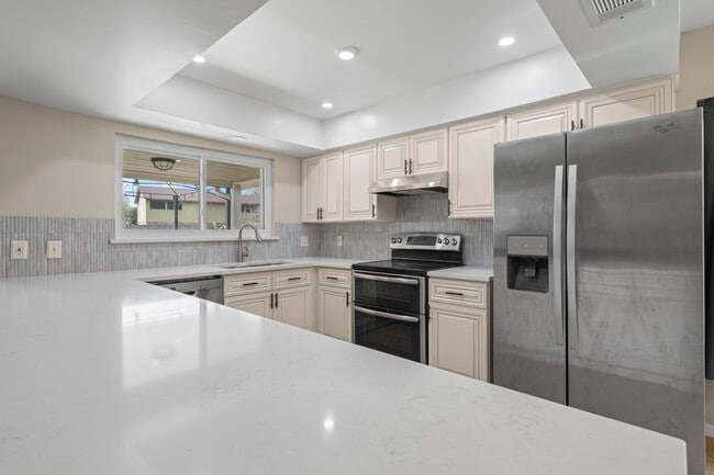 Building Photo - 304 Old Course Dr