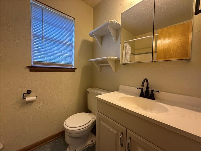 Building Photo - 2007 Delaware Ln