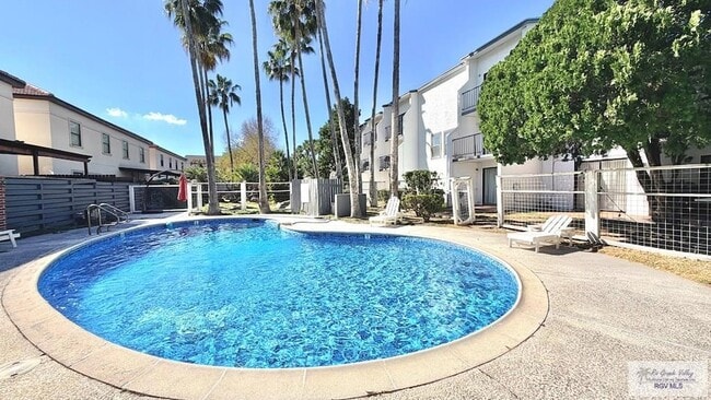 Building Photo - 322 McFadden Dr