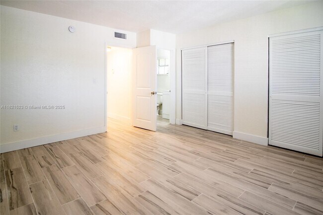 Building Photo - 8650 SW 67th Ave