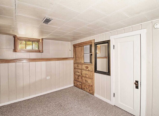 Building Photo - 825 N 7th St