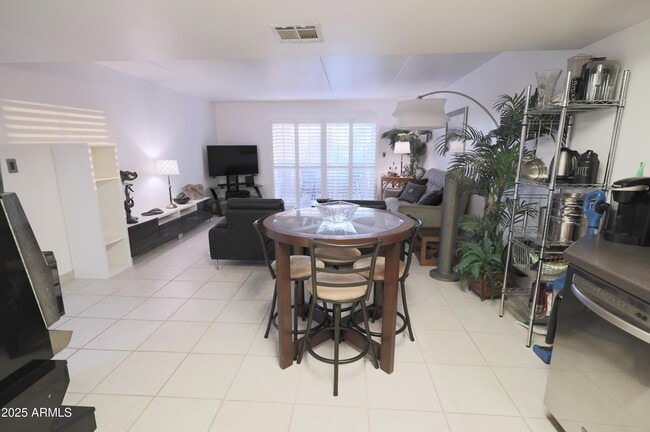 Building Photo - 7820 E Camelback Rd