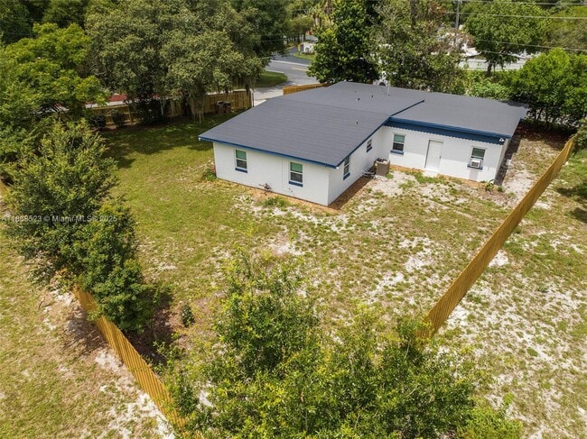 Building Photo - 4255 Wee St