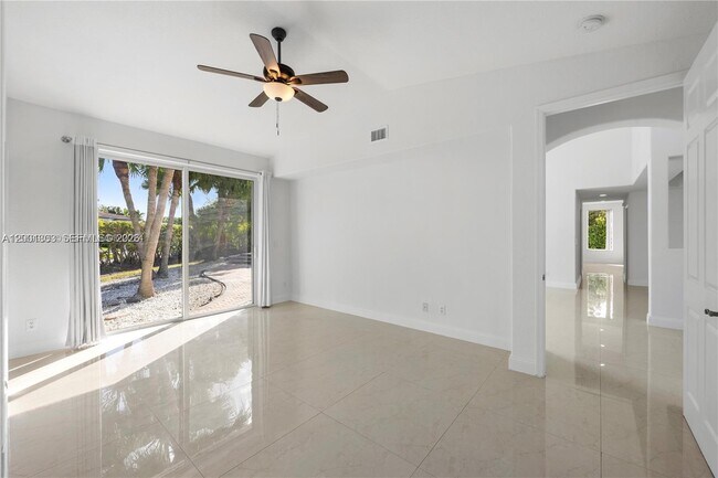 Building Photo - 16449 SW 84th Pl