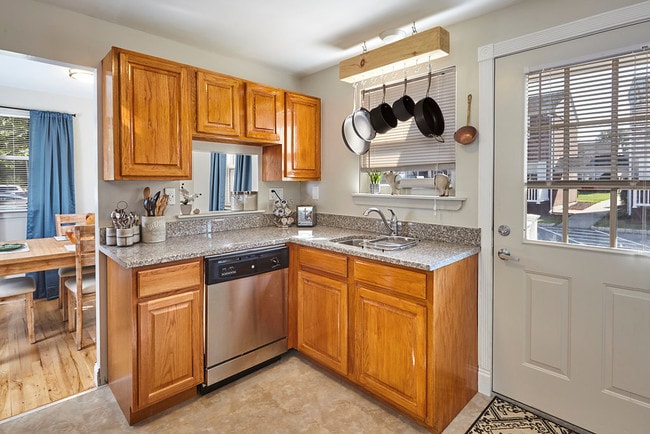 Building Photo - 147 Salmon Brook Dr