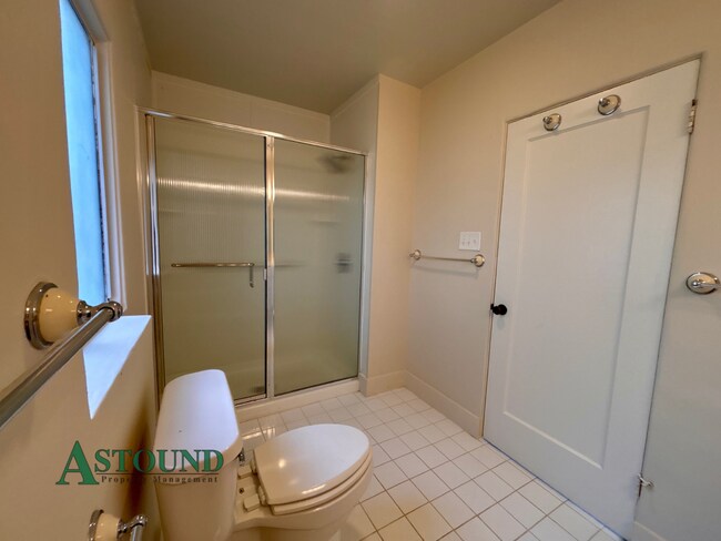 Building Photo - 915 Glendome Cir