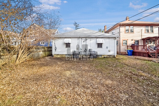 Building Photo - 912 N Bancroft St