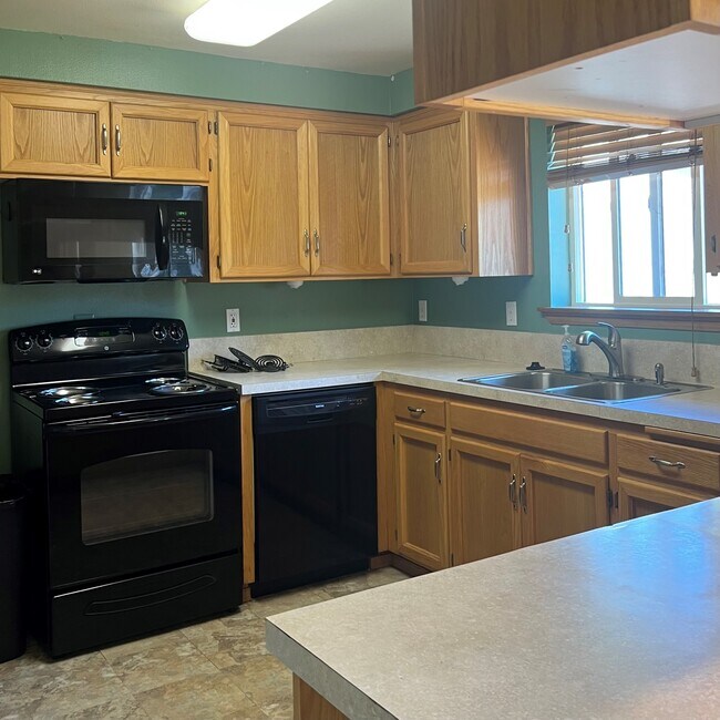 Building Photo - 601 High Ct