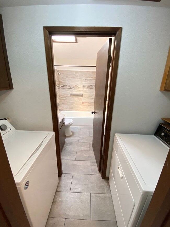 Building Photo - 3bd/1 Ba Rambler in Spanaway