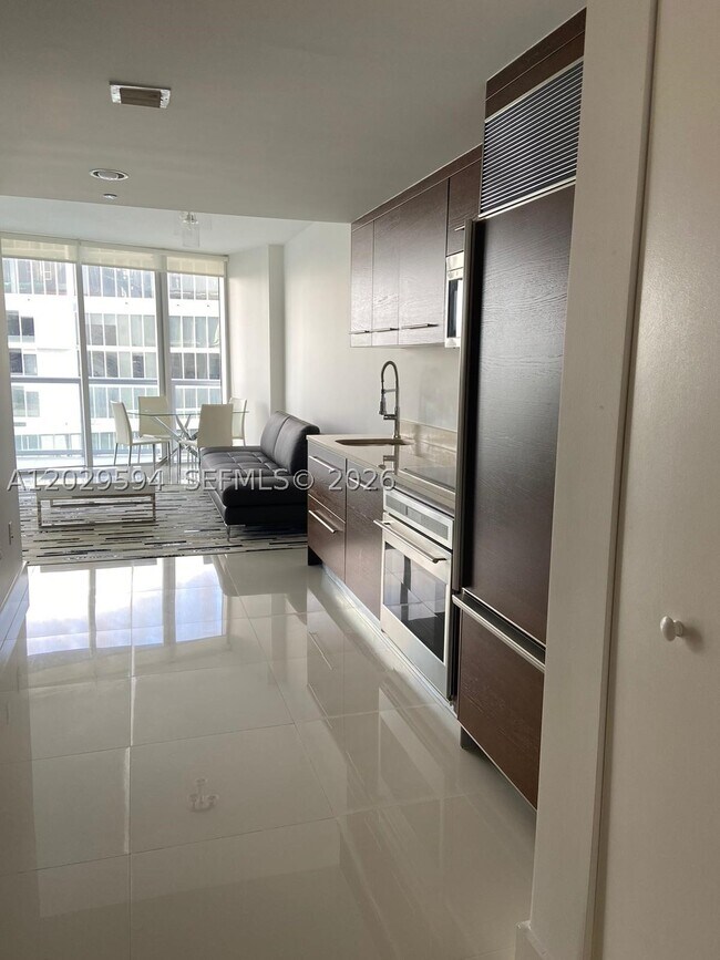Building Photo - 495 Brickell Ave