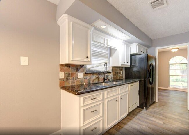 Building Photo - 10727 Sagewillow Ln