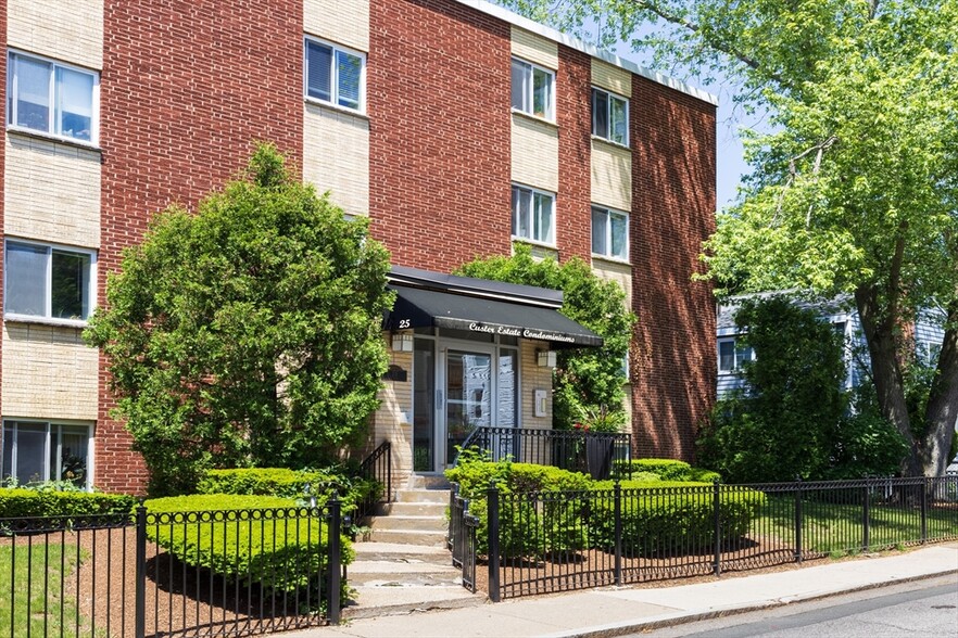 Primary Photo - 28 Custer St