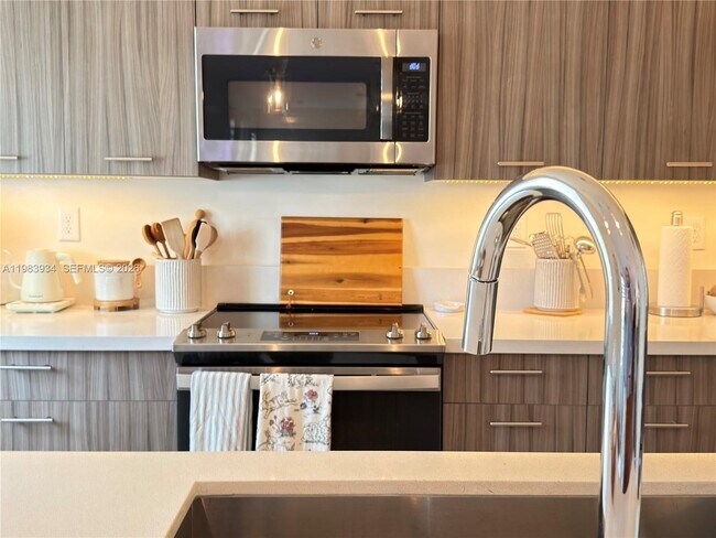 Building Photo - 8379 Central Park Blvd