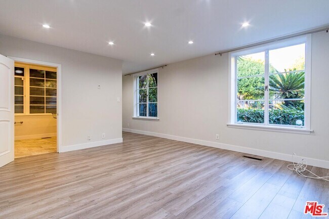 Building Photo - 619 N Rodeo Dr