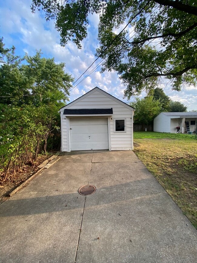 Building Photo - 22731 Arms Ave