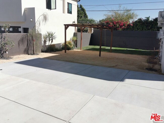 Building Photo - 1920 S Bedford St