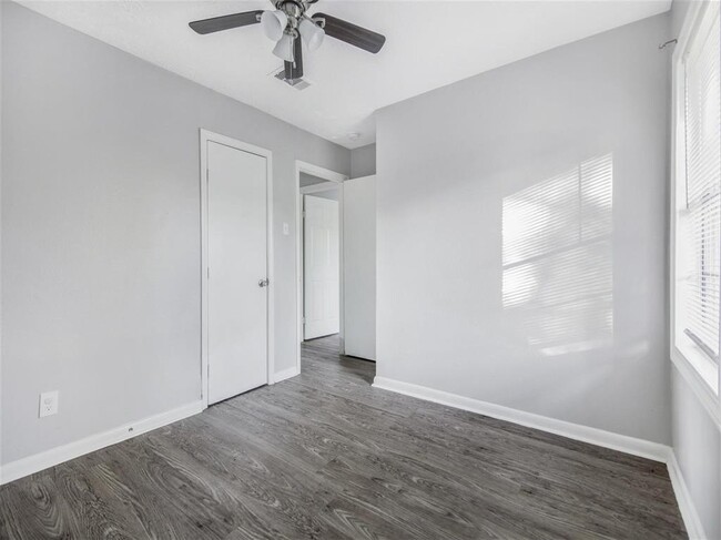 Building Photo - 3810 Lehall St