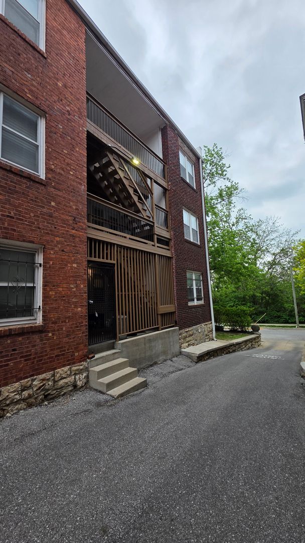 Building Photo - Beautifully Designed 2BR|1BA | Coming Soon!
