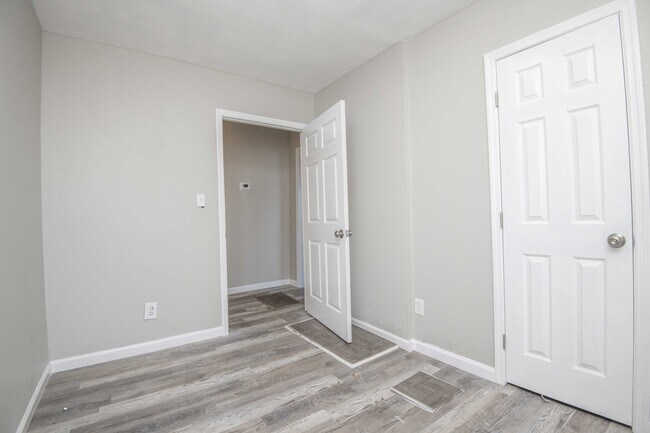 Building Photo - 912 Hotel Ave