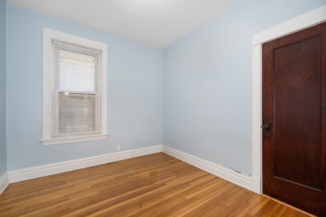 Building Photo - 3648 N Bell Ave